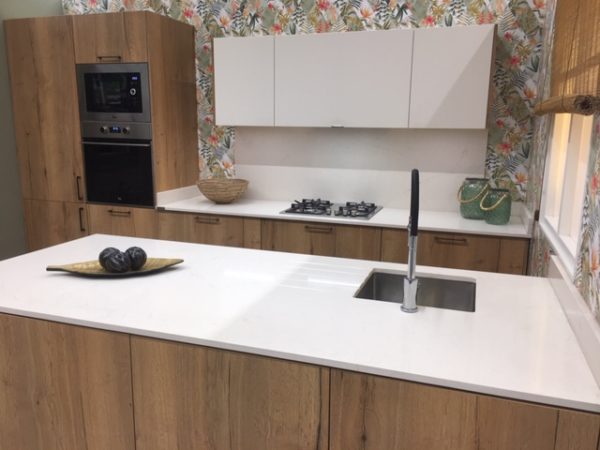 Kitchen and Breakfast Bar With Silestone Et Marfil Countertop View 3